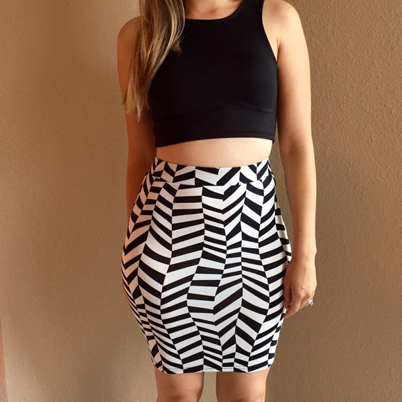 Chevron Bodycon Pencil Skirt - Picture 4 of 4