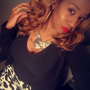 Meet your Posher, Sade