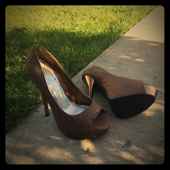 Heels - Picture 1 of 3