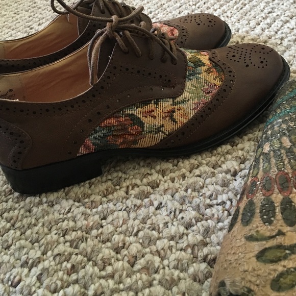 Wing tip Leather Upper Floral Fabric shoes