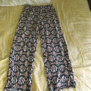 Printed flowy pants!