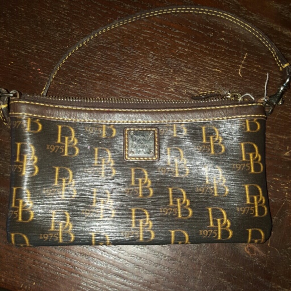 Dooney & bourke clutch wallet