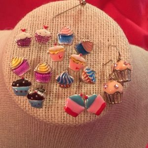 8 pairs of earrings