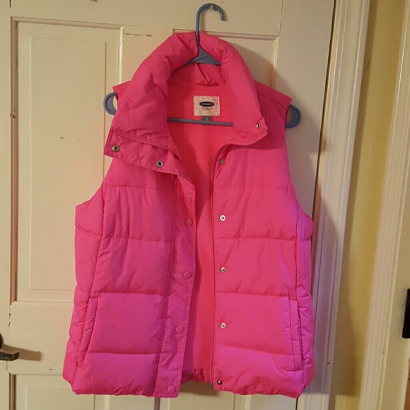 Old Navy pink puffer vest (NWOT)