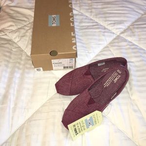 NWT TOMS Women's Classic Burgundy. Size 7.5