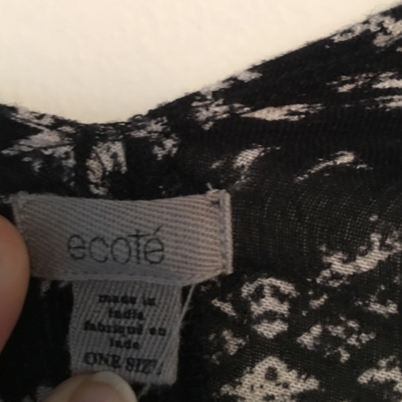 Gorgeous Ecote shall, short kimono🍁🍂 - Picture 2 of 4