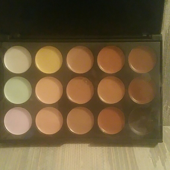 SOLD***15 color concealer palette kit - Picture 2 of 2