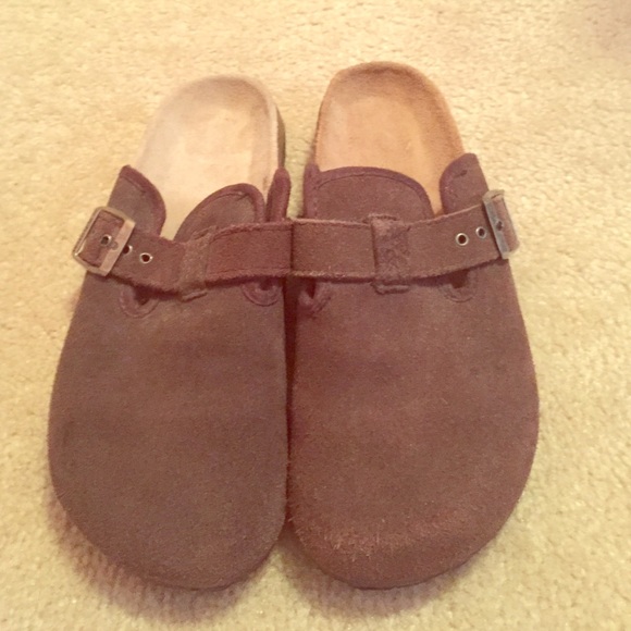 Barely worn! AEO slip-on shoes
