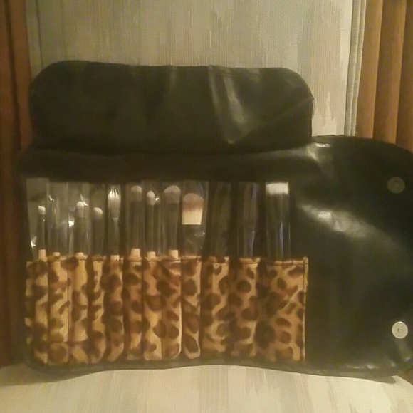 15 color concealer palette kit with brush set - Picture 2 of 3