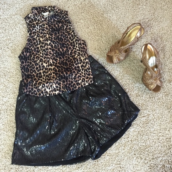 Leopard print mock neck crop top