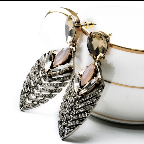 Olivia Welles Crystal Leaves Stud Earrings - Picture 3 of 3