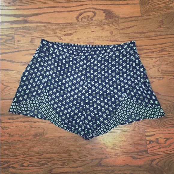Black printed flowy shorts