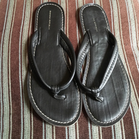 Banana Republic Black Flip Flops - Sandals size 7