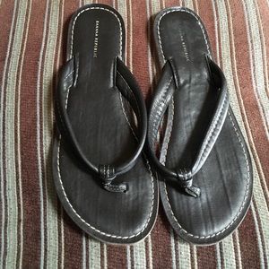 Banana Republic Black Flip Flops - Sandals size 7