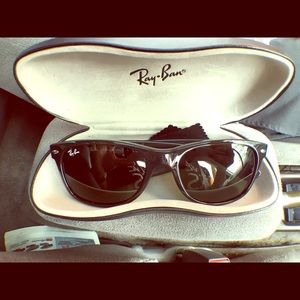 Brand new Ray ban NEW WAYFARES