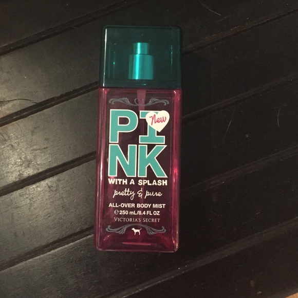 PINK body spray