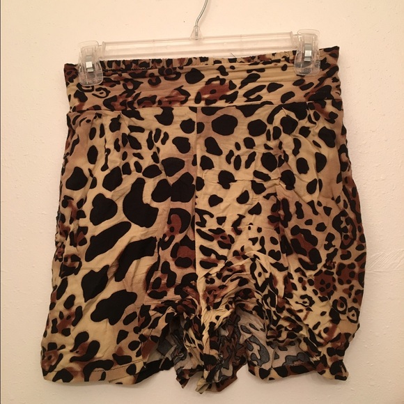 Cheetah shorts - Picture 2 of 2