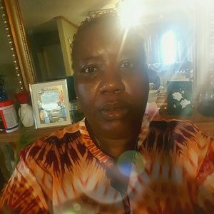 Meet your Posher, Debora