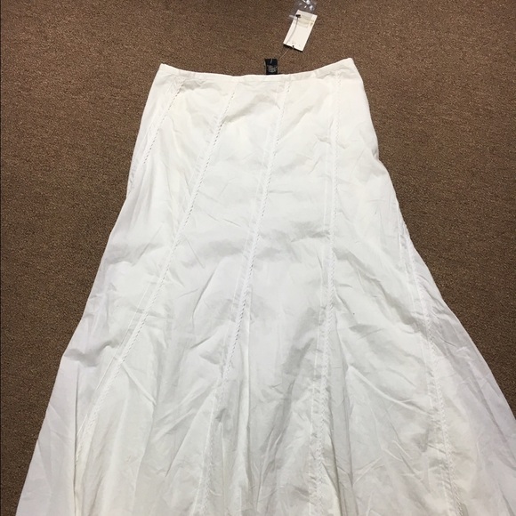 ⛪️ NWT White BCBG Max Azria Skirt
