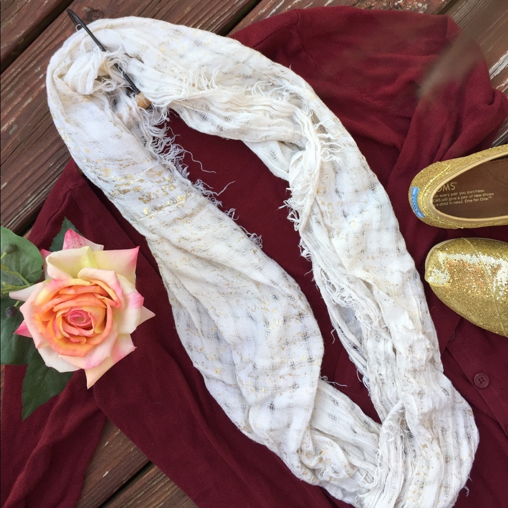 DONATING SOON • ✨Gold and Cream Scarf