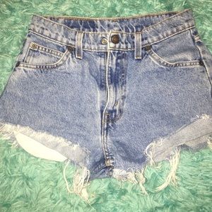 Levi high wasted shorts