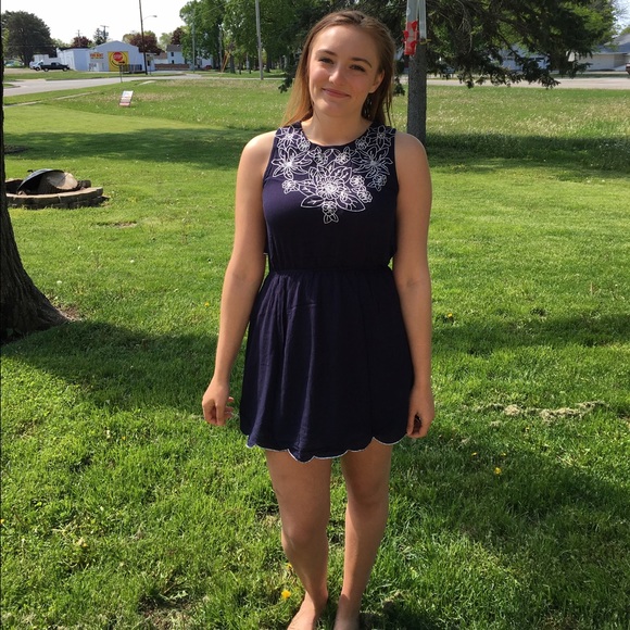 ☀️CLOSET CLEAROUT☀️Navy Embroidered Dress - Picture 4 of 4