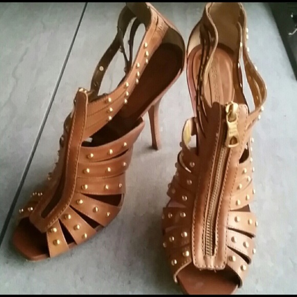 BCBG tan studded pumps