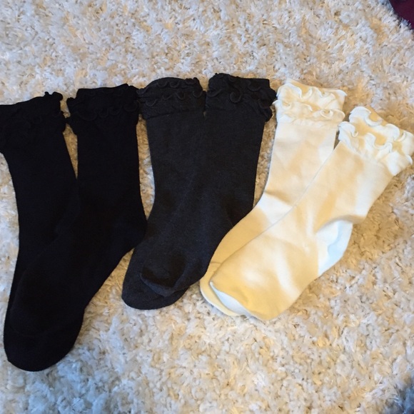 Journey's Accessories - 3 pack of frill socks gray black and white