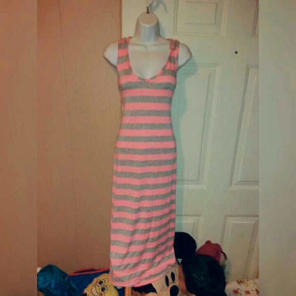 🚫SOLD🚫 Pink and gray hooded stripped maxi dress