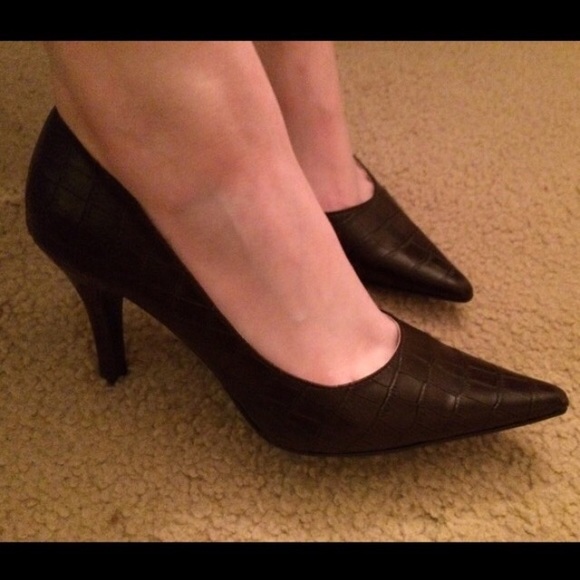 NIB!!! Brown Crocodile Print Pointed Toe Pumps