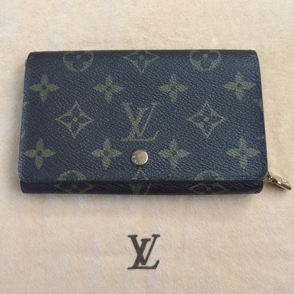 SOLD🚫Authentic Louis Vuitton bifold wallet