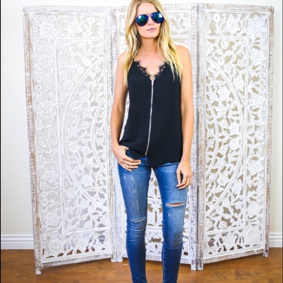 Naked Zebra Tops - 💥FLASH SALE💥Lace trim racerback top