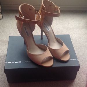 Steve Madden tan heels