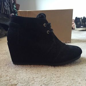 TOMS Black Suede Desert Wedge Booties Size 6