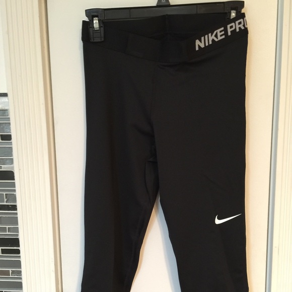 Chic Nike Pro Dri-Fit mid calf length leggings - Picture 3 of 3