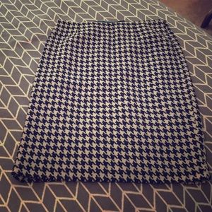 Houndstooth Pattern Knee Length Skirt