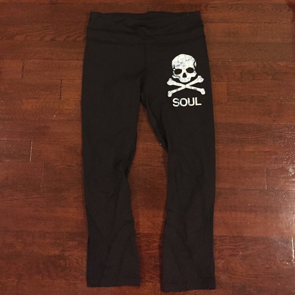 Lulu lemon Soul Cycle cropped leggings, size 4