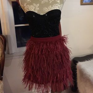 Ostrich feather skirt ,medium ,new w/o tag ,