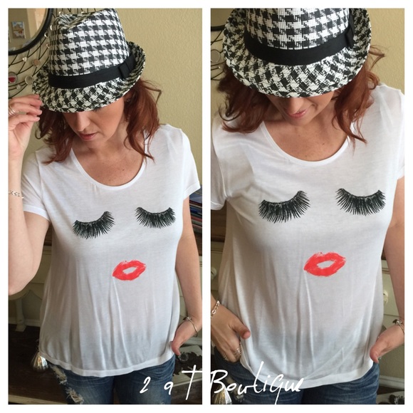 ๐SALE ๐ Lashes & Lip glam T-shirt - Picture 2 of 4