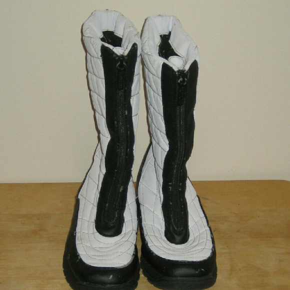 Totes black and white zipper boots