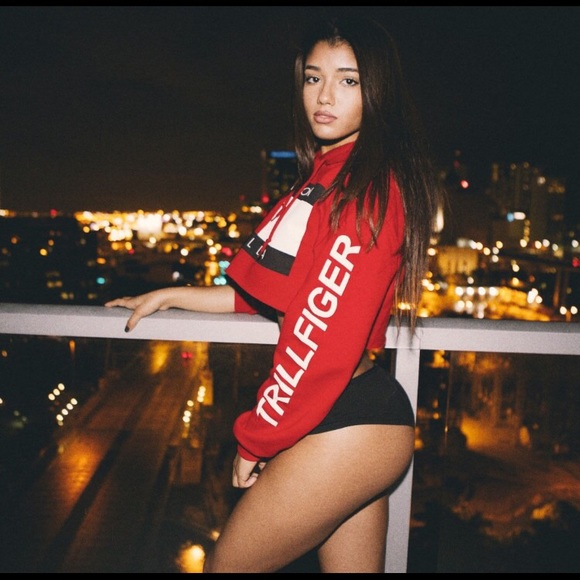 Tommy Hilfiger "Trillfiger" Cropped Hoodie