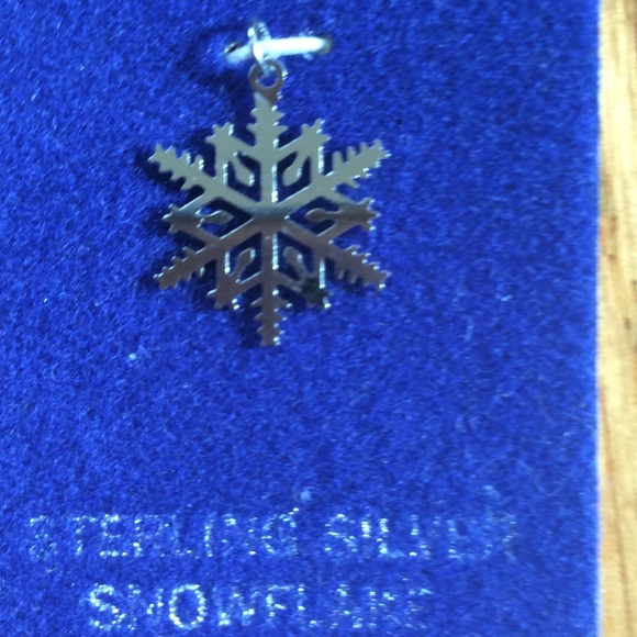 NEW SILVER SNOWFLAKE CHARM.