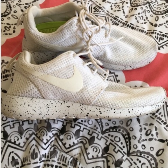 White nike speckled roshes