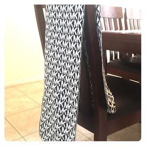 MK stylish scarf