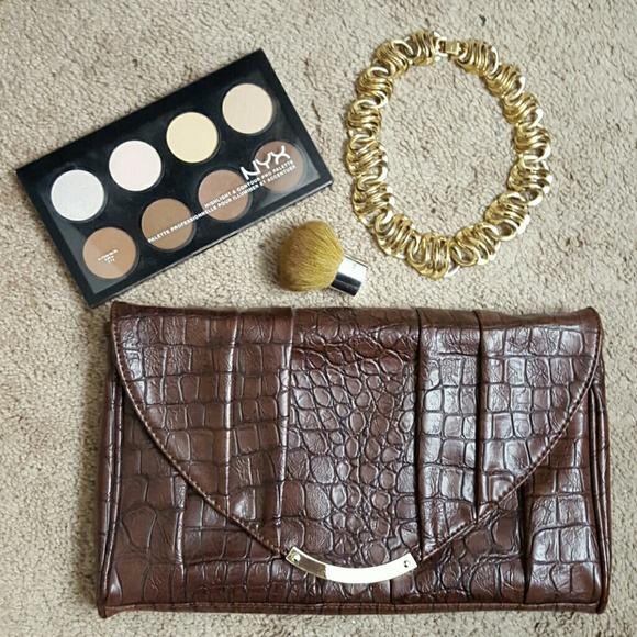 Closet clearout clutch