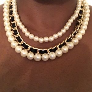 Fraux pearl necklace