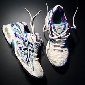 ⬇️Oasics🔹Tennis shoes