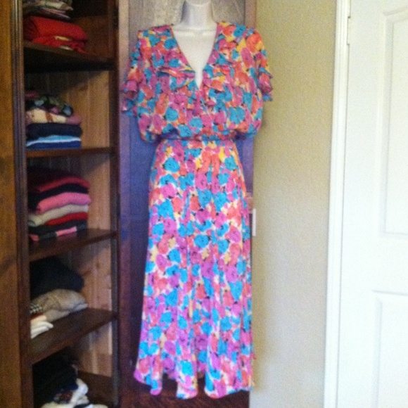 Dresses & Skirts - Flowing two piece dress