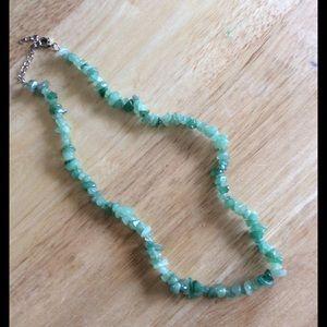NWOT GREEN AVENTURINE CHIP NECKLACE, 21" LONG