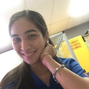 Meet your Posher, Desiree